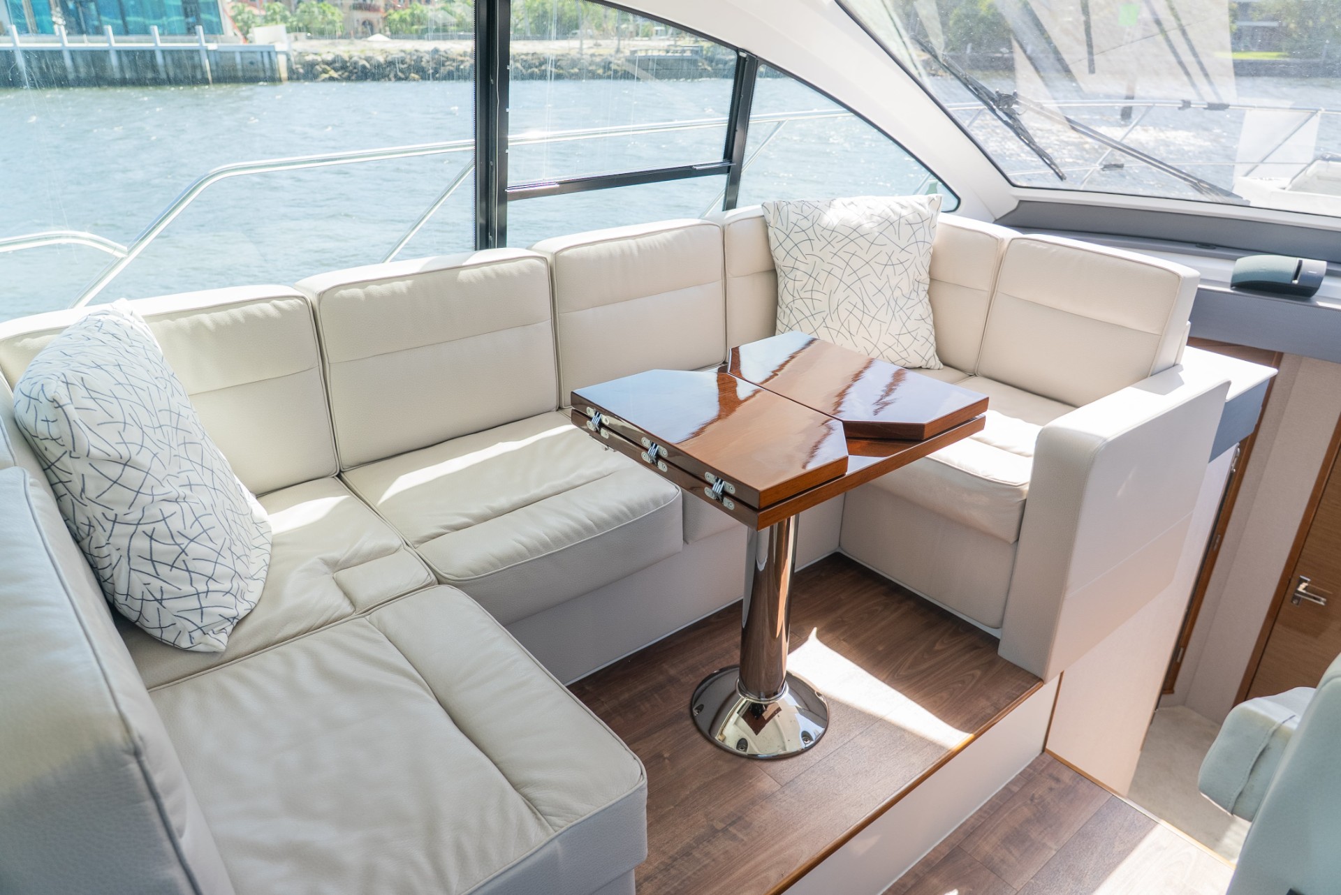 Yacht Photo 30
